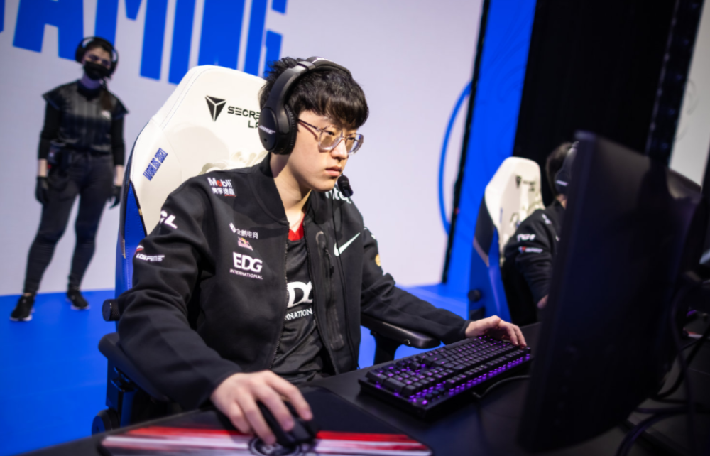 爱游戏数字体验-关于Scout重返赛场，出色发挥首场状态出色，公牛观众沸腾！上演精彩一战的信息