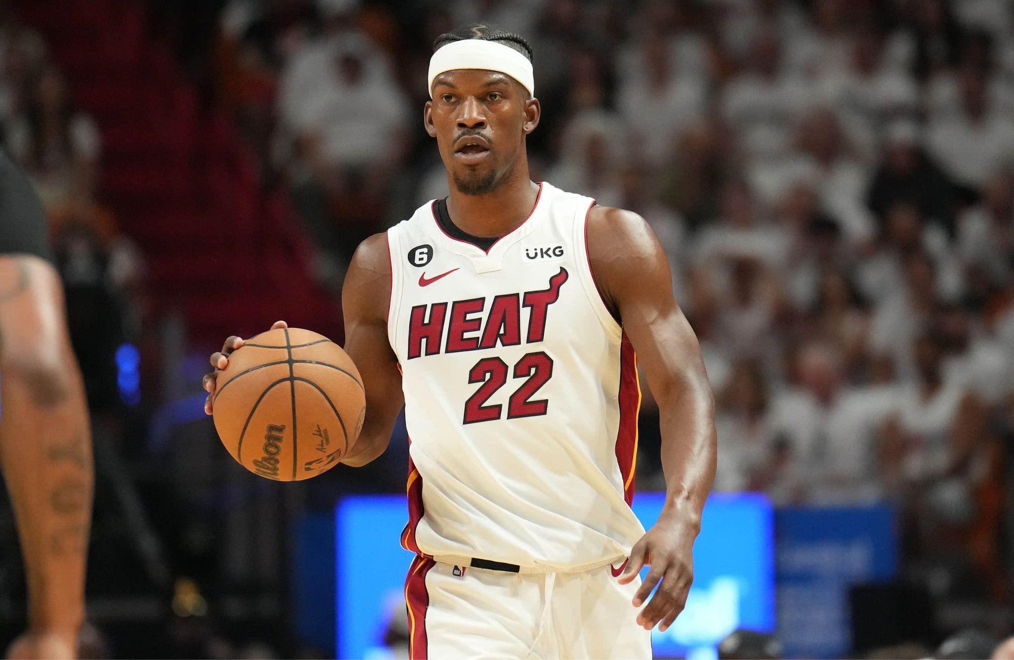  篮网带队取胜！，巴特勒重要时刻战术调整赛场气氛高涨